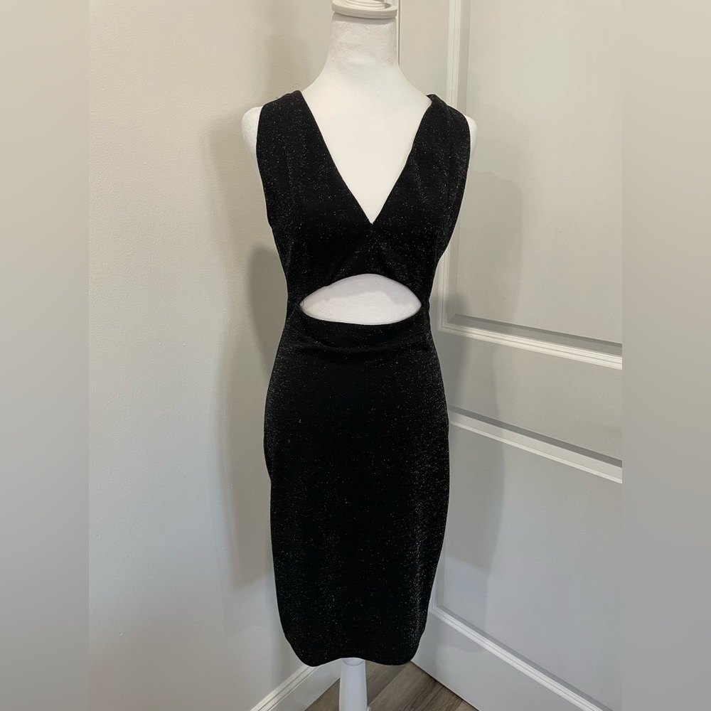 ❤️🖤 Windsor cut out black dress with silver sparkles!